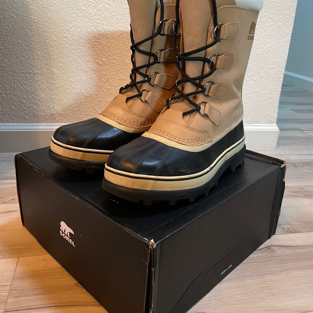 Sorel Caribou Men's Tan and Black Winter Boots